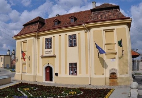 Fogadóórát tart hétfőn Deák Lajosné önkormányzati képviselő