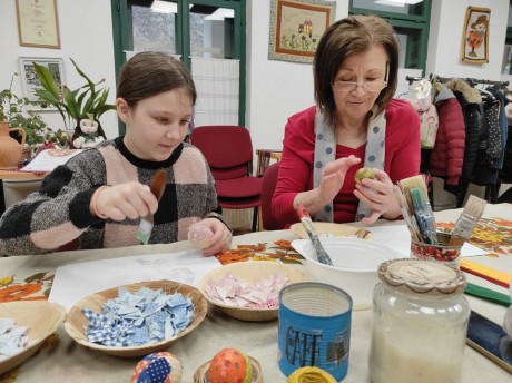 Két év kihagyás után újra megrendezték a Tojásfestő-maratont a Rác utcában