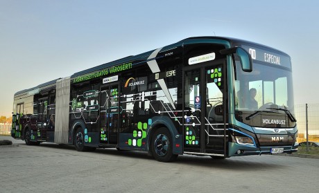 Csütörtöktől két hétig egy csuklós e-busz áll forgalomba Székesfehérváron