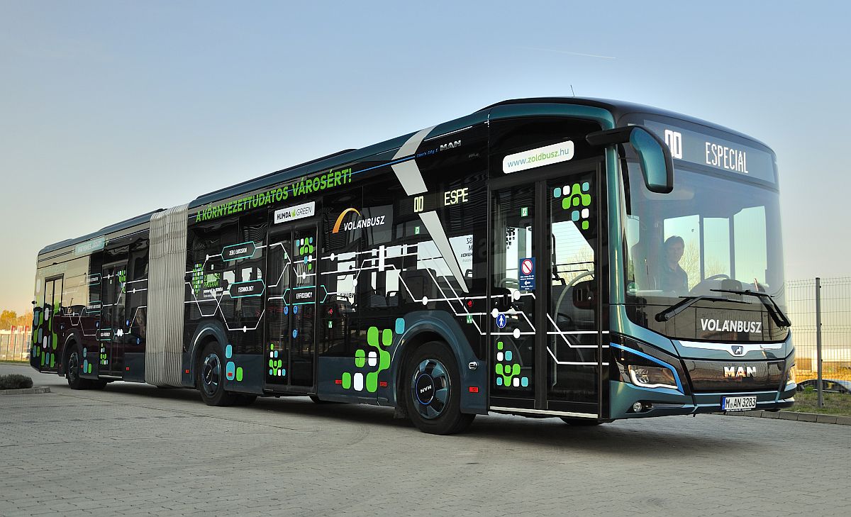 Csütörtöktől két hétig egy csuklós e-busz áll forgalomba Székesfehérváron