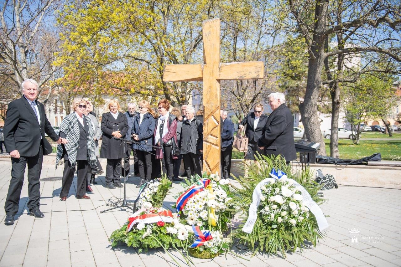 Emlékezés a katyńi mészárlás áldozataira Székesfehérváron