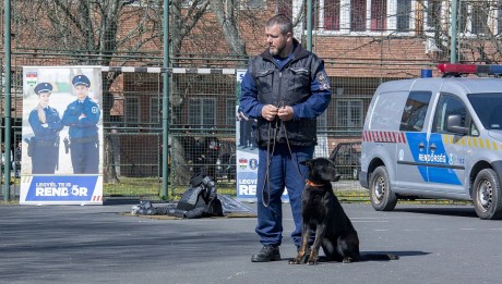 Legyél Te is rendőr! - a hivatásos szolgálat iránt érdeklődőket várták a rendőrök.