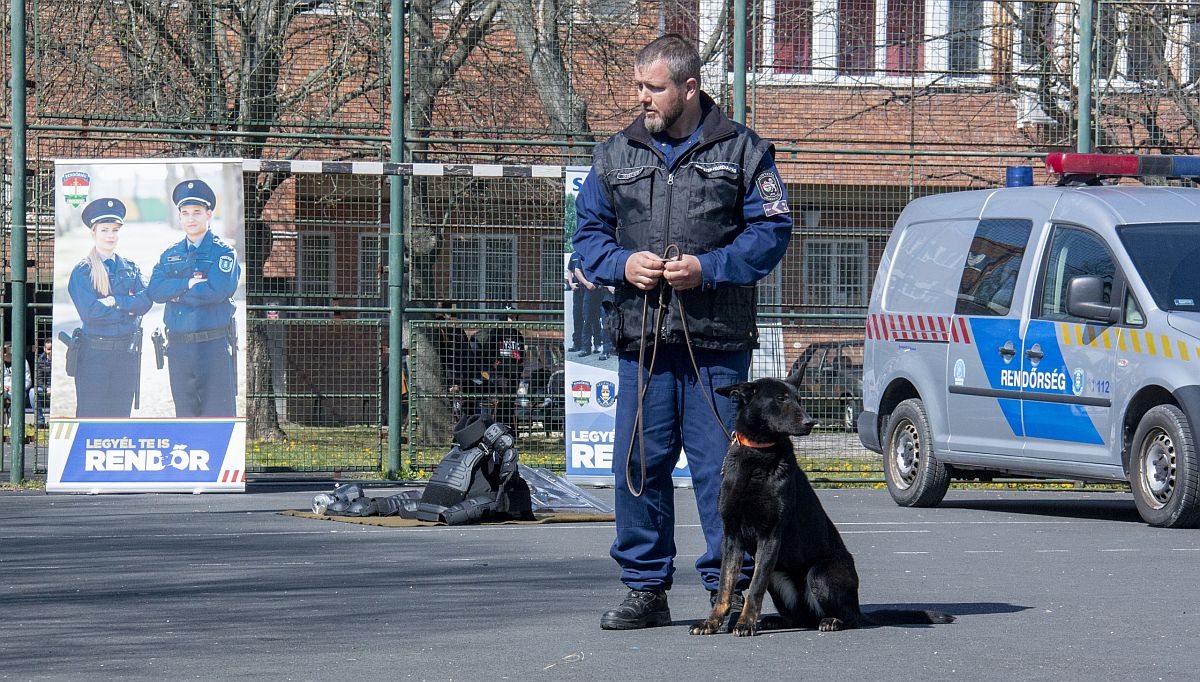 Legyél Te is rendőr! - a hivatásos szolgálat iránt érdeklődőket várták a rendőrök.