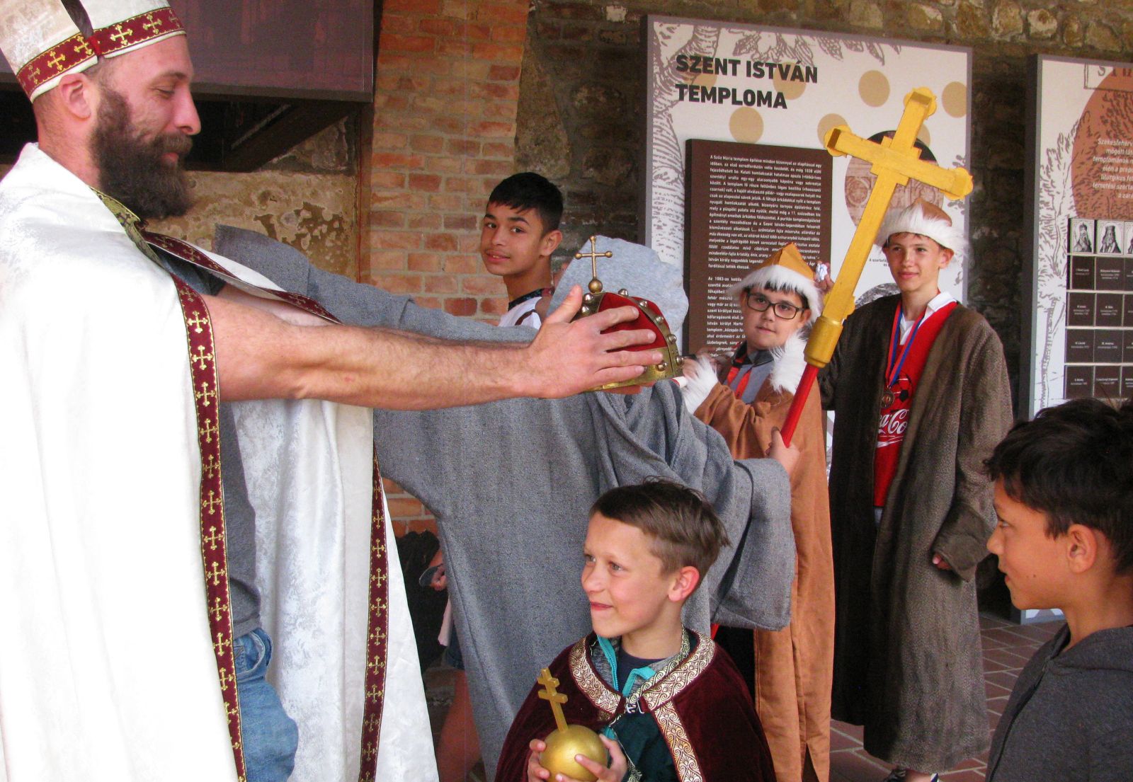 Nagycsütörtöki történelmi ismeretek a Vigyázó kézzel