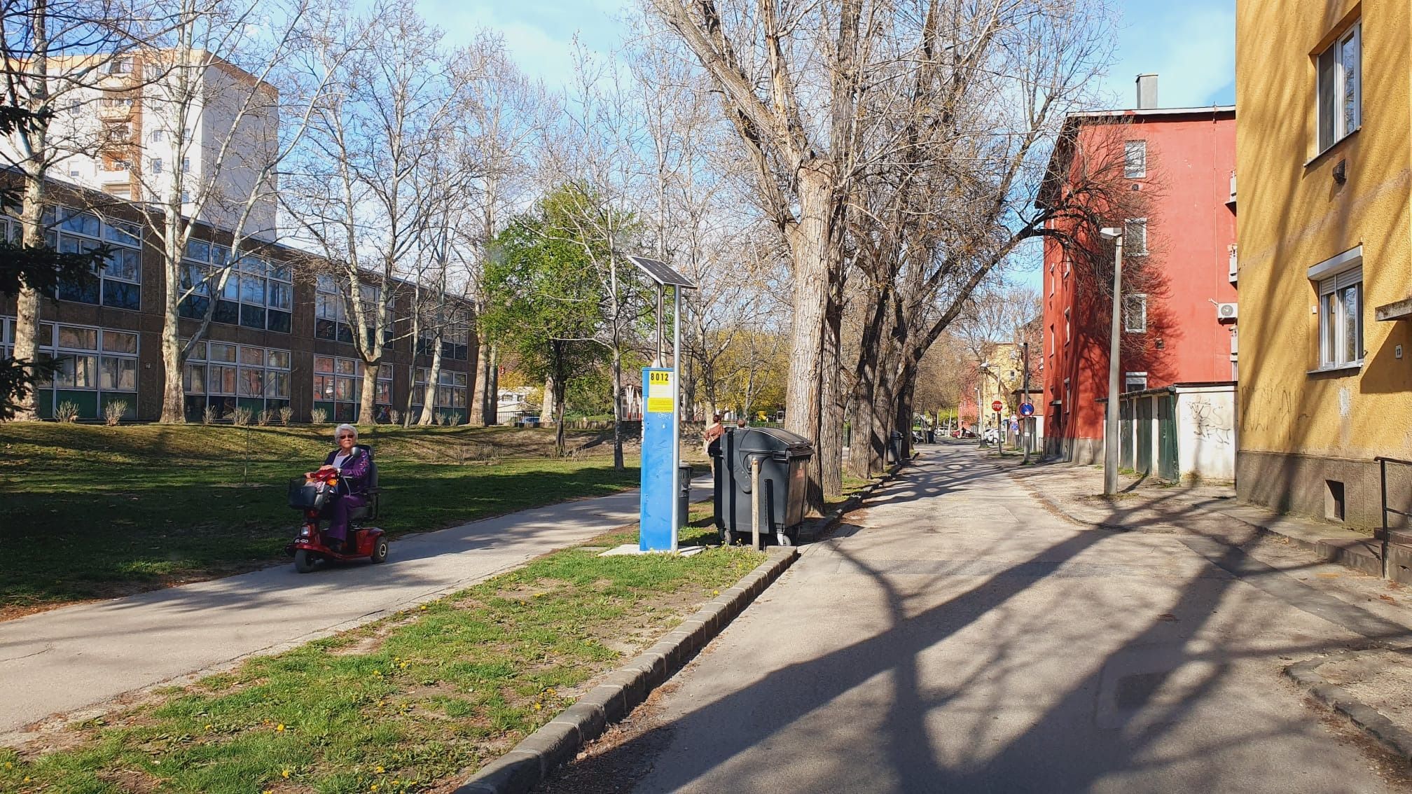 Elkezdődött a Balatoni úti szervízút felújítása
