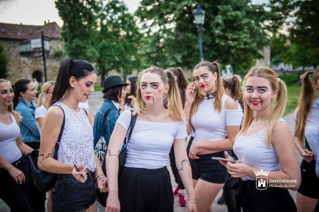 Bolondballagás csütörtökön a Belvárosban - 25 osztály jelentkezett