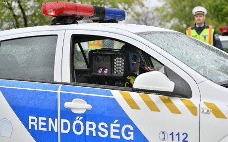 Illegális gyorsulási versenyek résztvevőire vadásztak a fehérvári rendőrök