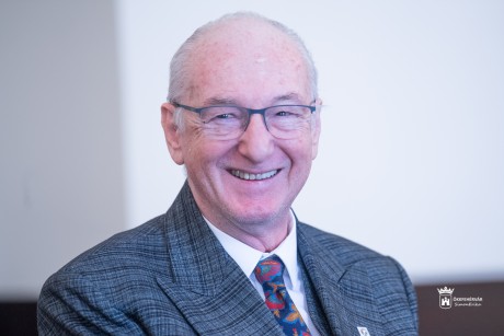 Újraválasztották dr. Szikora Jánost a Vörösmarty Színház igazgatói posztján