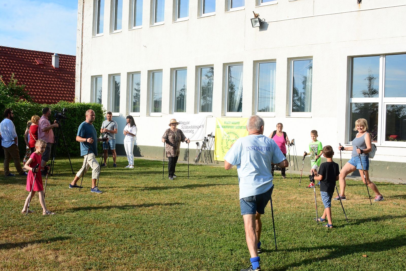 Ingyenes nordic walking foglalkozások hét helyszínen június végéig Székesfehérváron