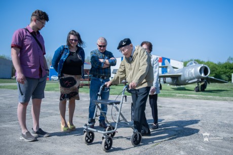 Hatvan éves rekordot ünnepeltek a Börgöndi repülőtéren