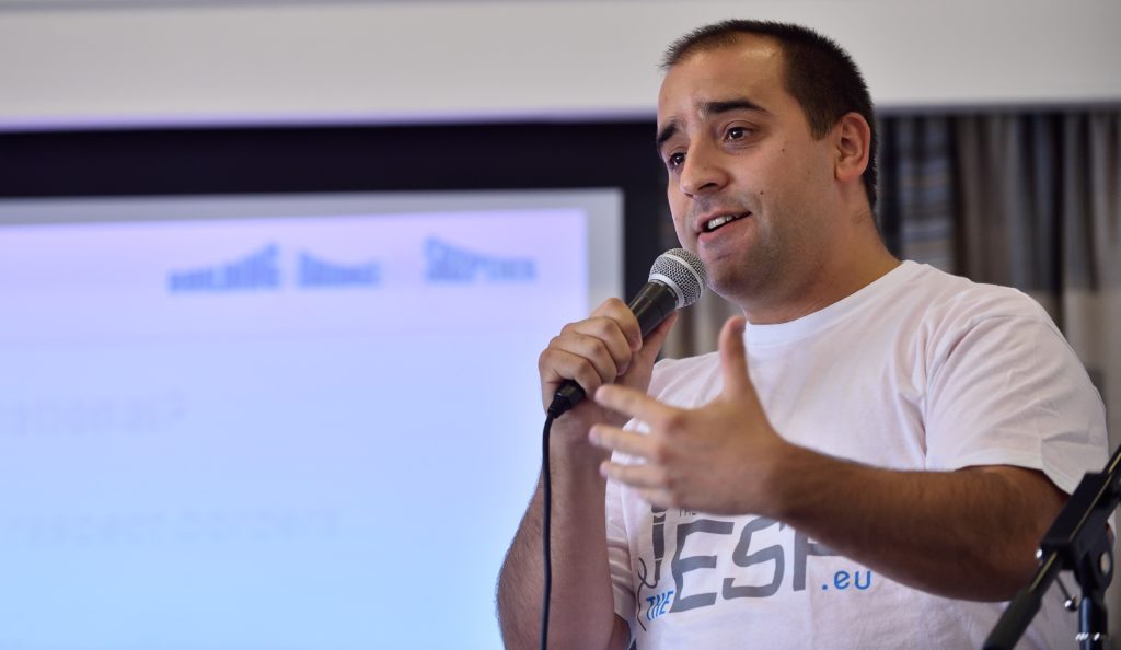 Összeesküvés-elméletekről és azok társadalmi hatásairól lesz előadás