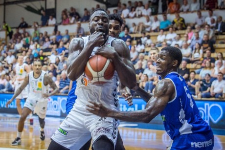 Kosárlabda - vereség hazai pályán a ki, ki mérkőzésen, a Sopron jobb volt