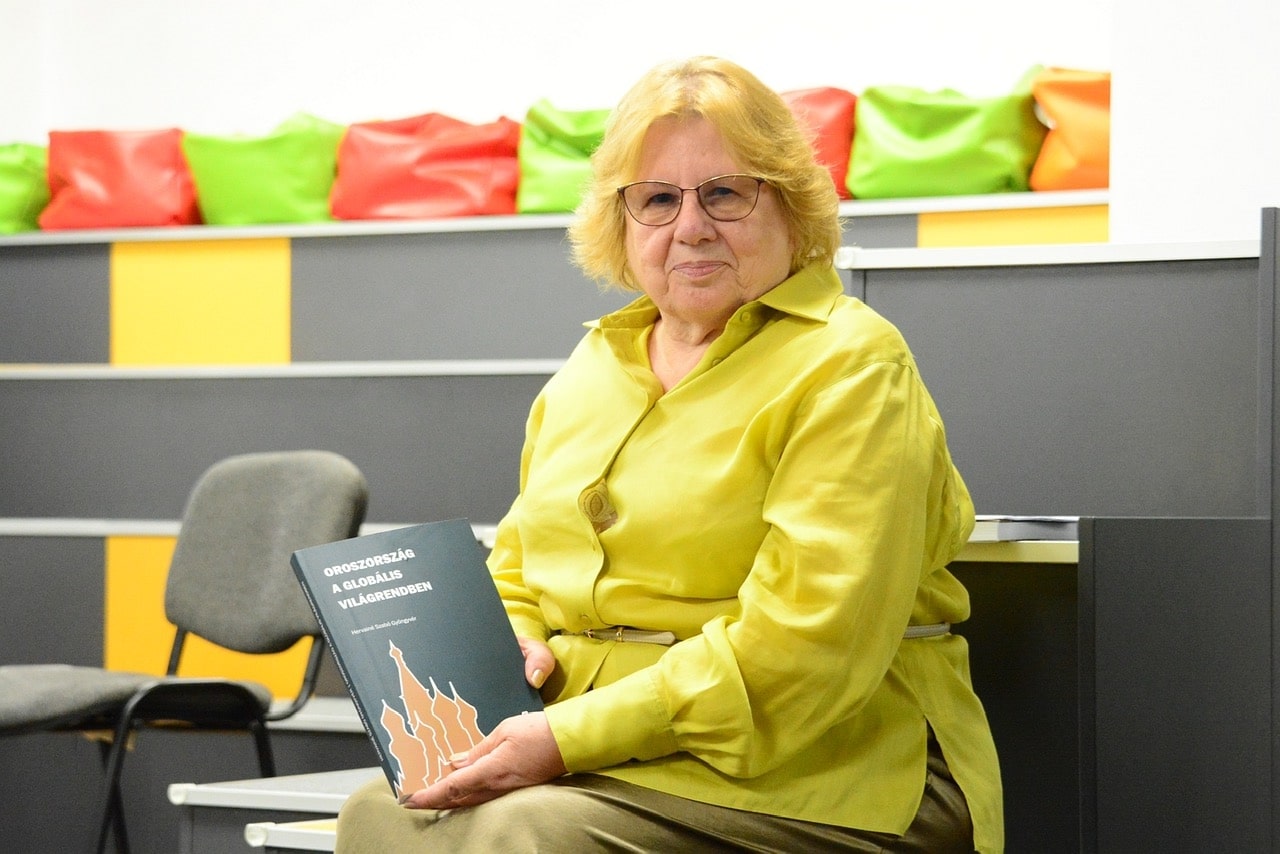 Mi van a Tarsolyban? - Civilizációk vagy világrendek ütközései?