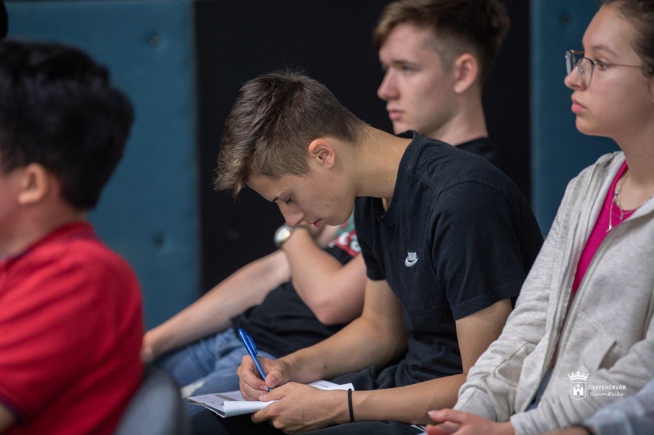 Jól be kell lőni az irányt! – pályaorientációs napot tartottak a Civil Központban