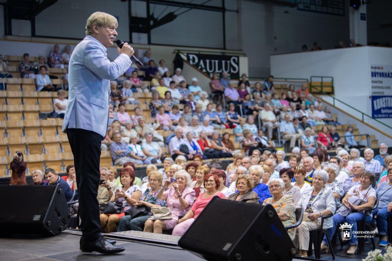Soltész Rezsővel köszöntötték a fehérvári szépkorúakat