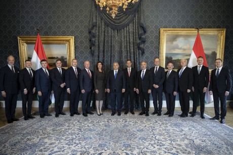 Letették esküjüket a miniszterek - megalakult az ötödik Orbán-kormány