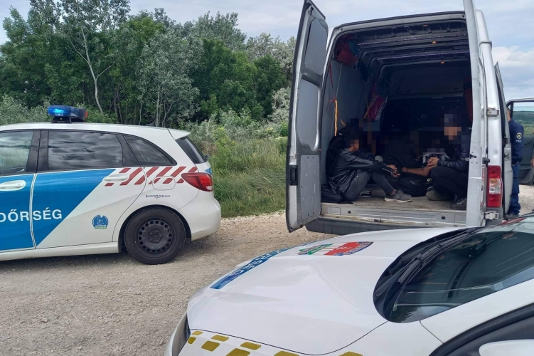 Szerb embercsempészt fogtak Székesfehérváron a rendőrök