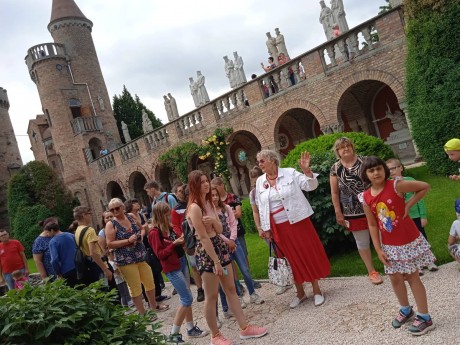 Elvarázsolt kastély és más fehérvári kalandok a Vigyázó kézzel