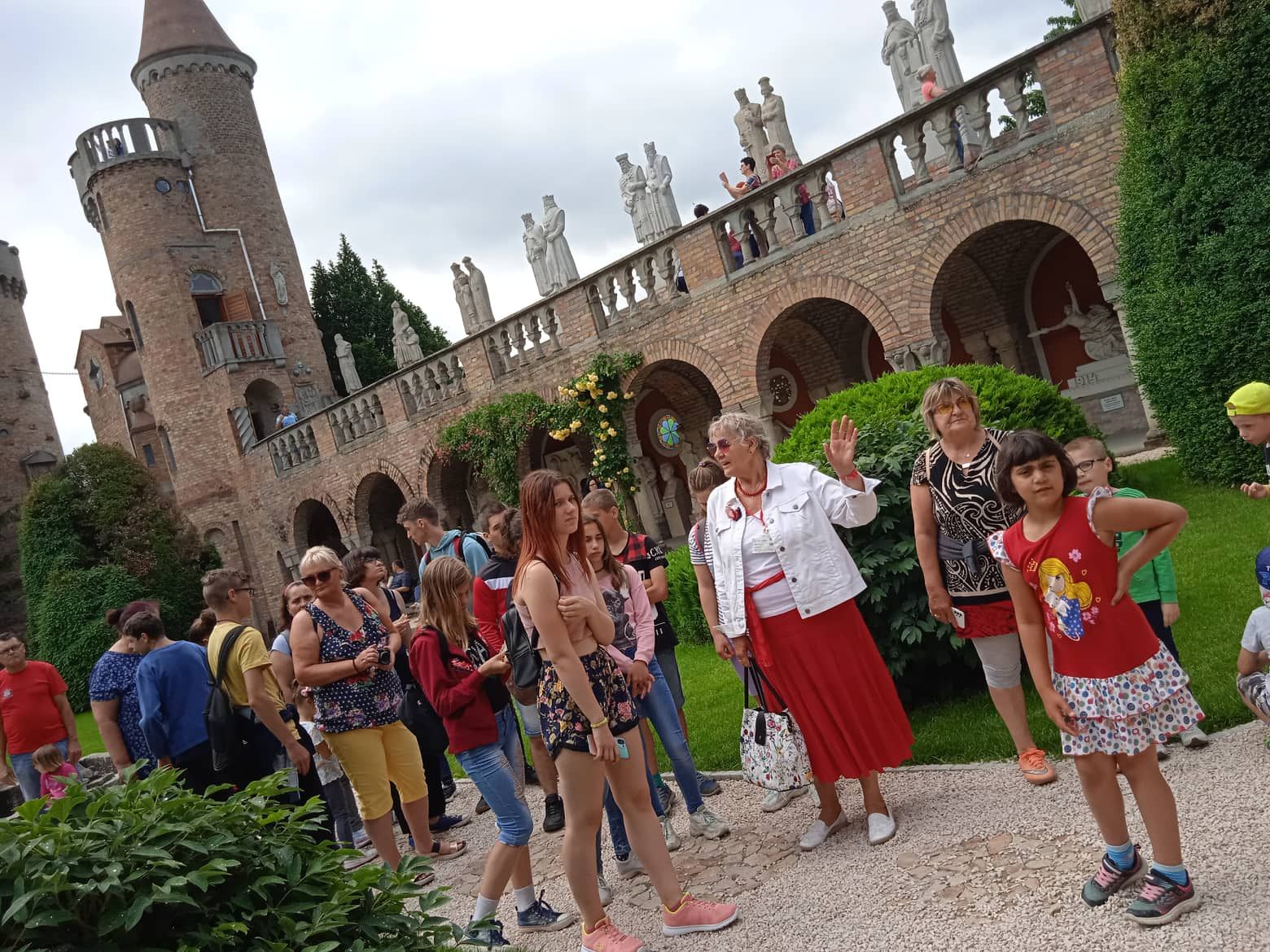 Elvarázsolt kastély és más fehérvári kalandok a Vigyázó kézzel