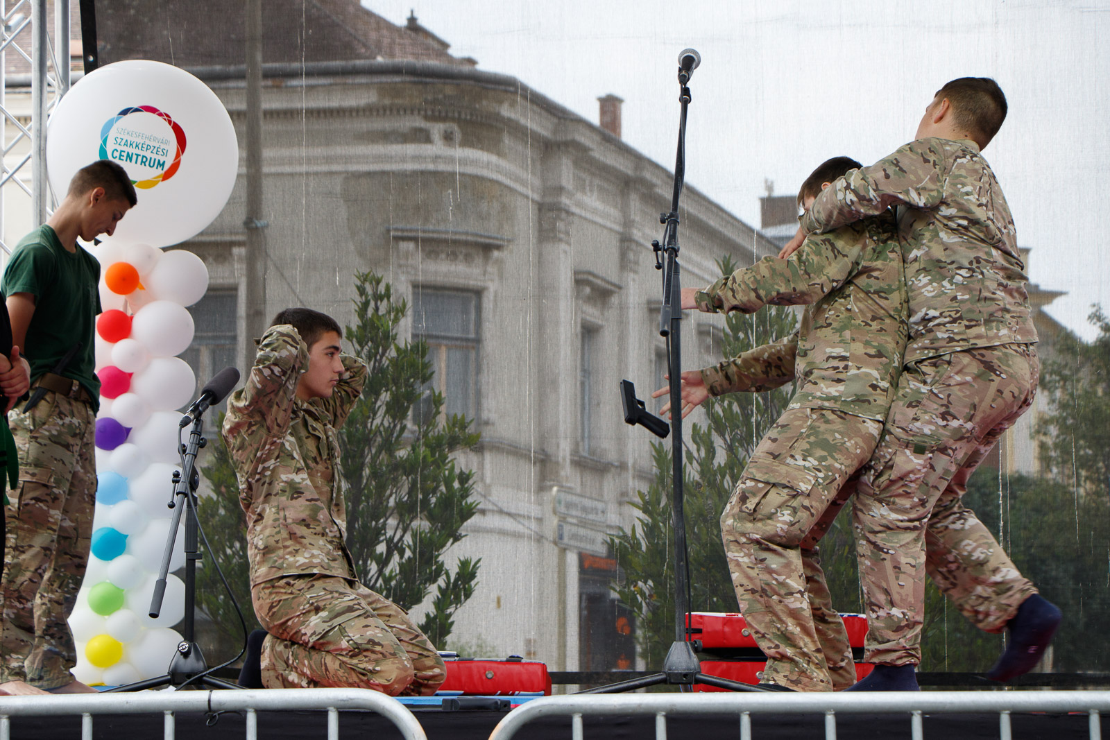 Kadétok sorakoztak fel a Szakmák Utcájában - érdeklődnek a katonai életpálya iránt