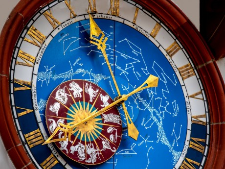 Hogyan mérték az időt az óra feltalálása előtt? – izgalmas városnéző séta Fehérváron