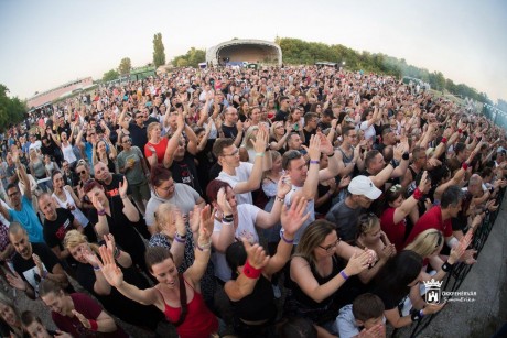 Helló nyár! Nene, Deniz és Ákos is fellépett szombaton este a Fezen ligetben