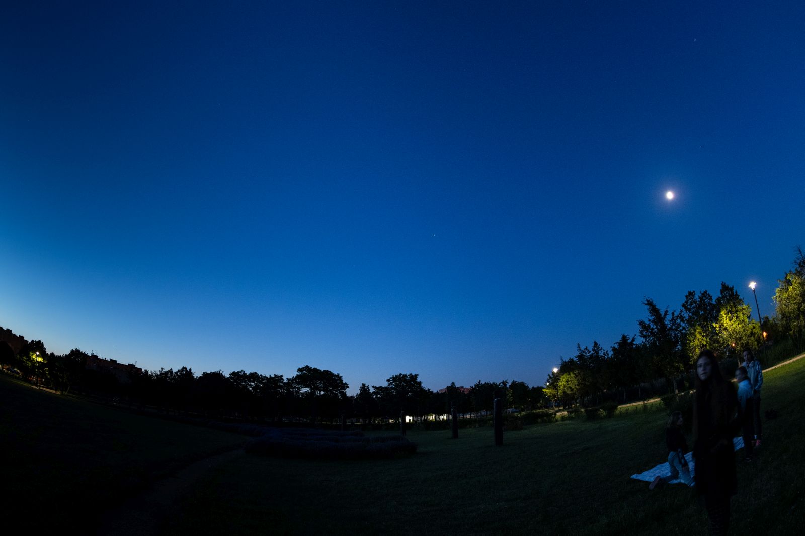 Hajnali bolygószemle a Királyok parkjában - 2161-ben lesz újra hasonló