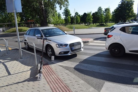 Nem szállt le a rollerről - elütötték a zebrán a Ligetsoron