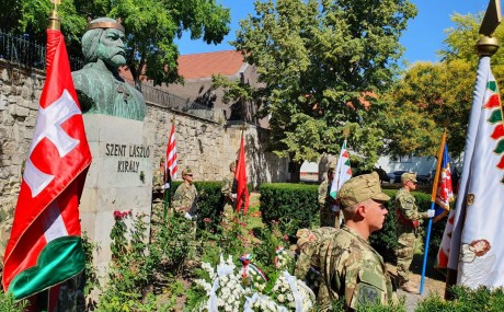 Aki életében mert és akart nagyot alkotni - Szent László királyra emlékeztek