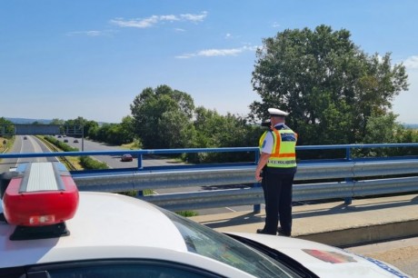 A közlekedők biztonságáért - az M7-es autópálya forgalmát ellenőrizték Fehérvár mellett