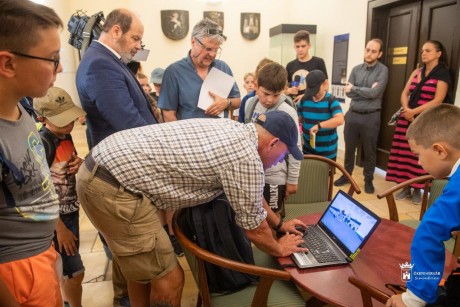 Ifjú „városépítő” táborozók látogattak a Városházára