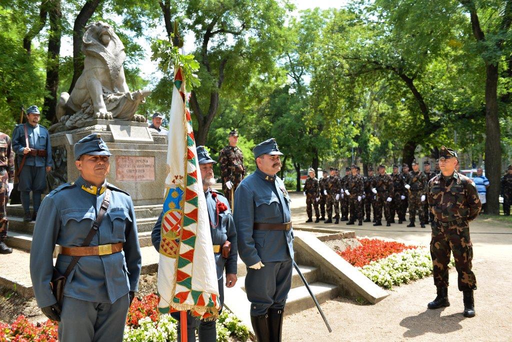 A 17-es Honvéd Gyalogezred katonáira emlékeznek hétfőn a Zichy ligetben