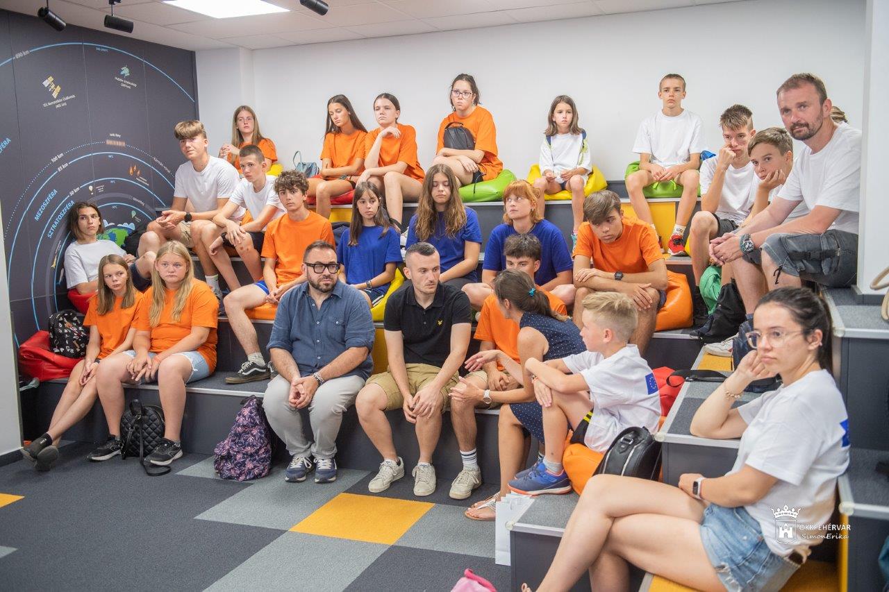 Fehérvárra érkezett külföldi cserediákokat köszöntöttek a Titkok Házában