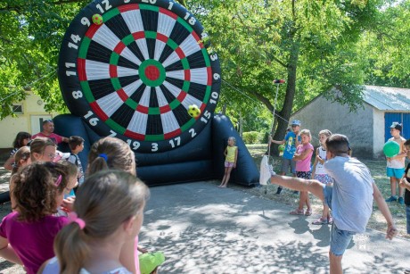 Dartsfoci a Bregyóban - minden héten találkozhatnak vele a táborozók