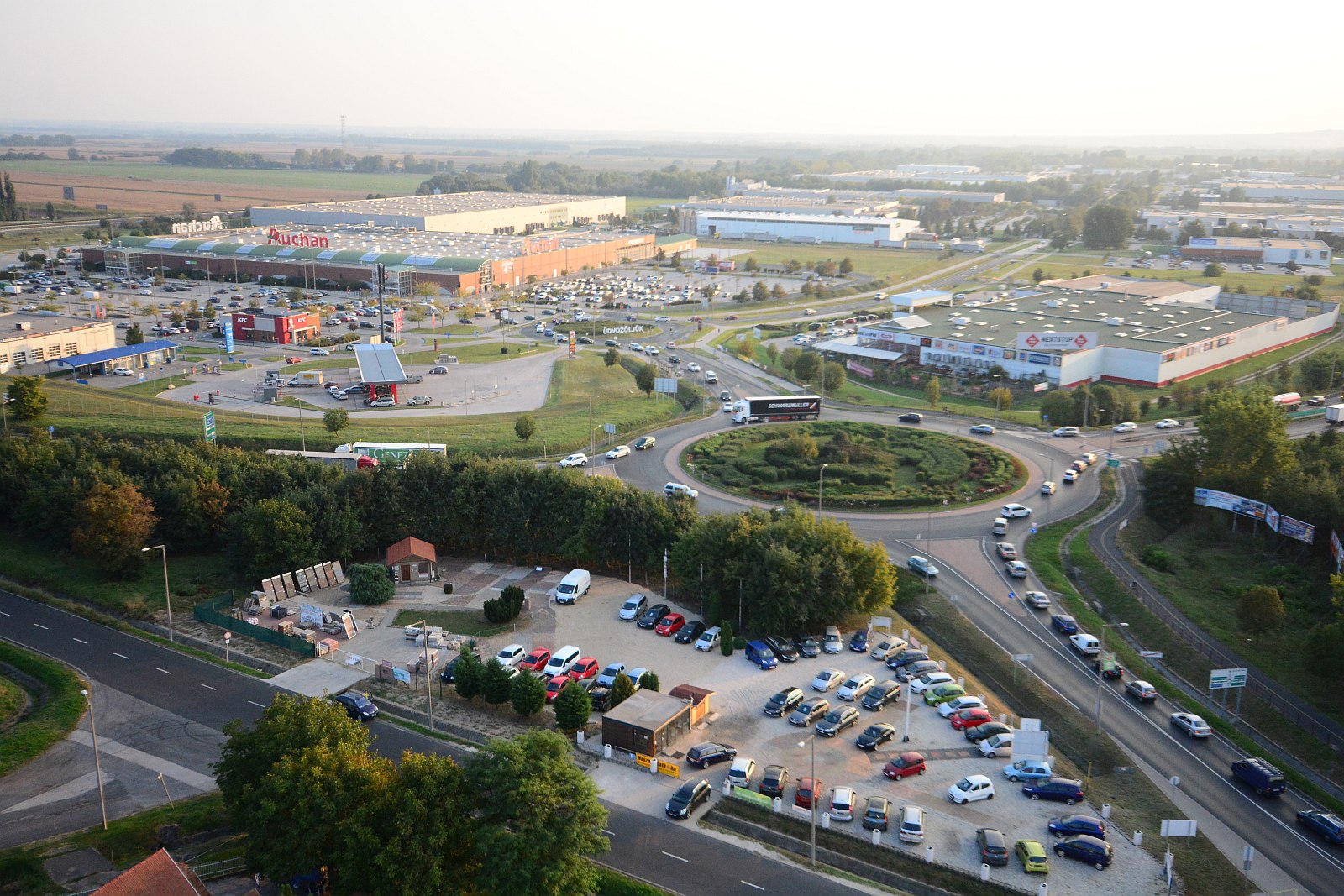 Székesfehérvár nem adja fel az Auchan-körforgalom bővítésének ügyét