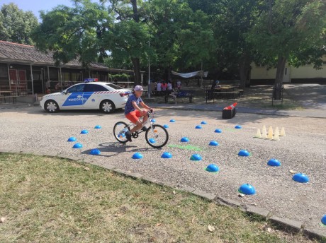 Kéklámpások a Napraforgó Városi Napközis Táborban