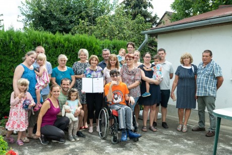 A gondoskodó szeretet családot teremt, szirmot bont