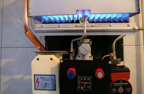 Rezsitámogatási programot indít az önkormányzat - az áram és gáz mellett tűzifára is igényelhető lesz