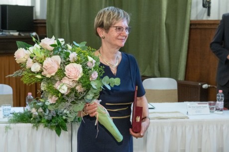 Juhász Judit újságíró vehette át a Szent István Emlékérmet és Díjat