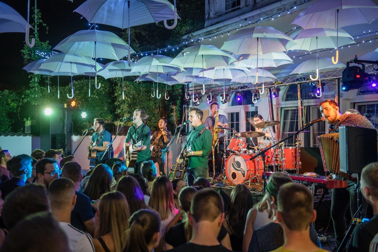 Az Aurevoir. koncertje a Táncházban - Kárpát-medencei népzene az angolszász beat-folk hatásaival