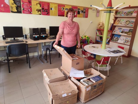 Ezerpéldányos könyvadomány Fejér megyében - több településre is jutott olvasnivaló