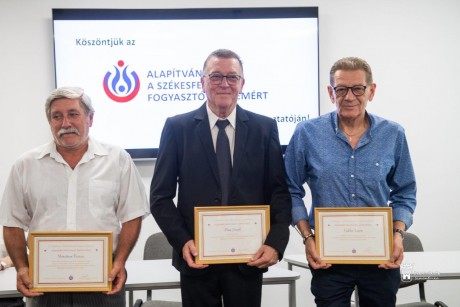 Közszolgáltatásban dolgozók vehettek át elismerő oklevelet