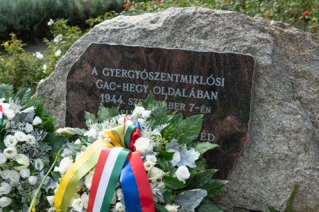 A Gac-oldalban elhunyt székesfehérvári katonákra emlékeztek a Gyergyó Emlékparkban