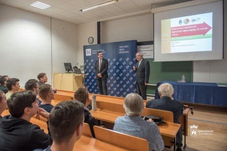 Jubileumhoz érkezett a Garai Géza Szabadegyetem - kiberorvosi rendszerekről volt szó