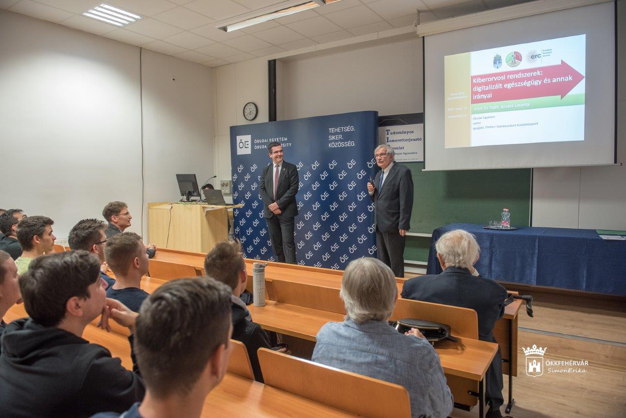 Jubileumhoz érkezett a Garai Géza Szabadegyetem - kiberorvosi rendszerekről volt szó