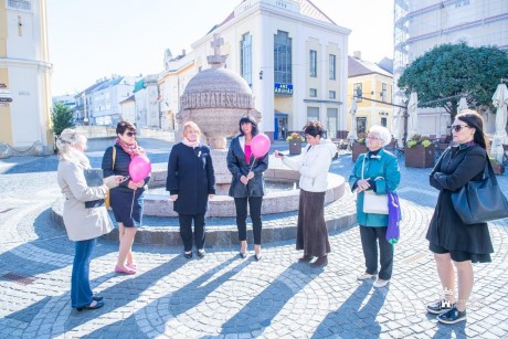 Október 1-jén, szombaton rendezik a mellrák elleni sétát a Belvárosban