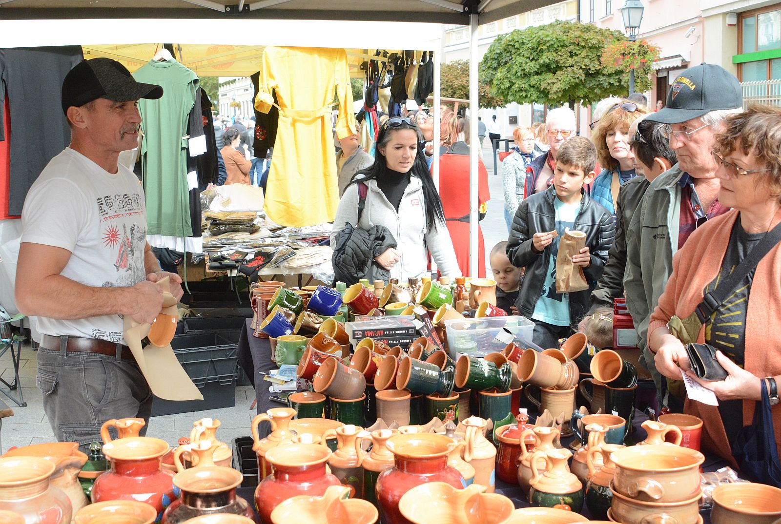Ha valamit csinálsz, csináld jól! – Fehérváron járt kerámiáival a Viszkis