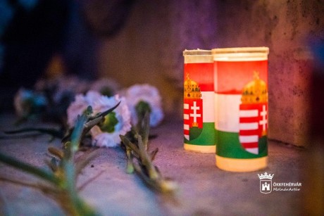 Emlékünnepség és gyertyagyújtás az Aradi vértanúk emlékére