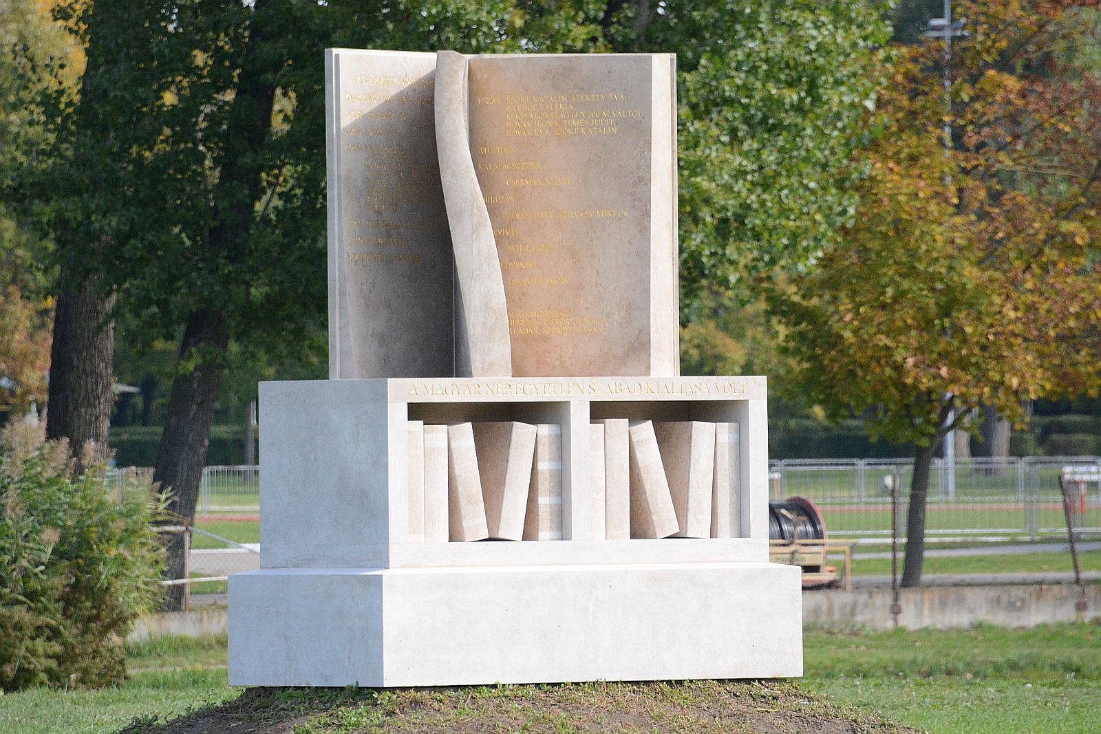 Újabb Melocco-emlékmű Fehérváron - a helsinki olimpia tiszteletére készült köztéri alkotás