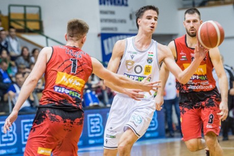 67 pontos különbséggel nyert első hazai bajnokiján az Alba